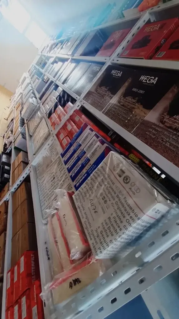 Estantería con filtros WEGA y ACDelco
